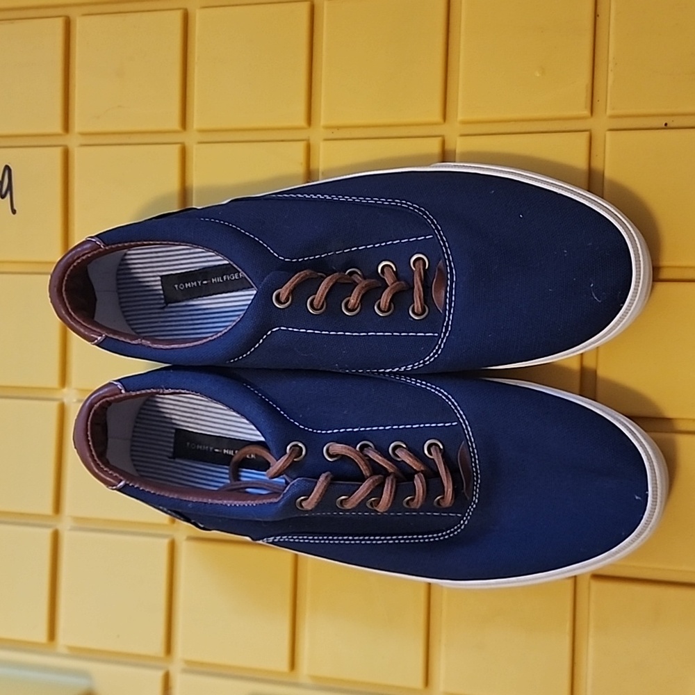 Tommy Hilfiger men’s Shoes-size 11
